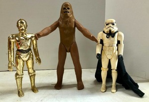 lot 226 image: 3 Vintage 1970s Large Size STAR WARS Action Figures