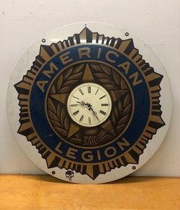 lot 316 image: Large Vintage Round AMERICAN LEGION Metal Sign  Clock