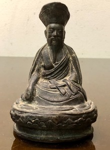 lot 327 image: Antique Oriental Bronzed Seated Figure