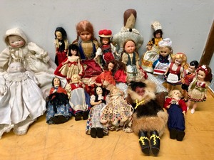 lot 336 image: Large Collection of Vintage Dolls