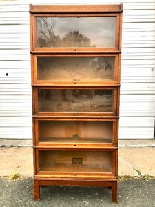 lot 6 image: Antique GLOBE WERNICKE Quartersawn Oak Sectional Lawyers Bookcase