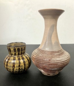 lot 355 image: 2 Very Nice Mid Century Art Pottery Vases