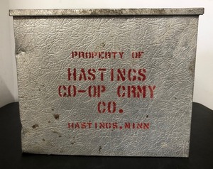 lot 362 image: Old Vintage HASTINGS CREAMERY Galvanized Dairy Box 