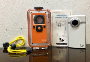 lot 399 image: Flip Video Camera wCase & Manual