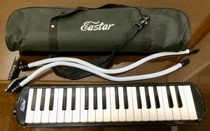lot 430 image: EASTAR Air Powered Keyboard wCase