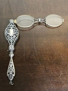 lot 452 image: Very Nice Ornate Antique Sterling Silver Opera Glasses
