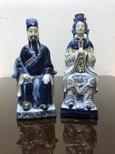 lot 454 image: Pair of King & Queen Vintage Blue & White Oriental Porcelain Sculptures
