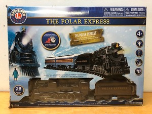 lot 462 image: New in Box LIONEL Polar Express Train Set