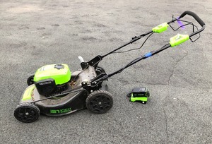 lot 470 image: Working GREENWORKS Lawnmower wBattery & Charger