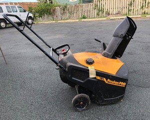 lot 475 image: Working POULAN PRO 21 Snowblower