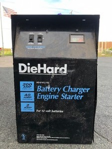 lot 480 image: DIEHARD Battery Charger & Engine Starter