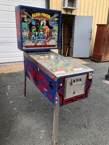 lot 489 image: Awesome Vintage Williams SPACE POKER Pinball Machine