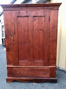 lot 491 image: Large Antique Pine Wardrobe Cabinet wShelves
