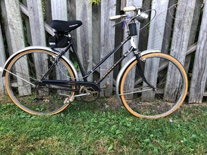 lot 495 image: Very Cool Vintage DUNELT Bicycle 