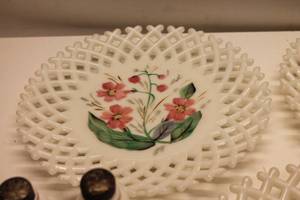 lot 142 image: Vintage Floral Milk Glass Plates and Salt & Pepper Shakers Set