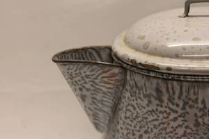 lot 177 image: Vintage Speckled Enamelware Coffee Pot