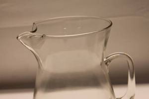 lot 195 image: Clear Glass Pitcher with Handle
