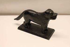 lot 219 image: Vintage Cast Iron Dog Nutcracker