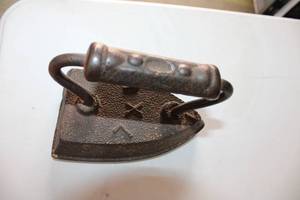 lot 6 image: Mixed Lot of Vintage and Household Items