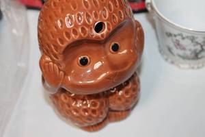 lot 19 image: Assorted Vintage Ceramic and Porcelain Decor Lot