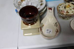 lot 20 image: Assorted Ceramic and Porcelain Items Lot
