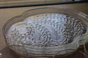 lot 23 image: Vintage Clear Glass Snack Plates and Tea Cups Set