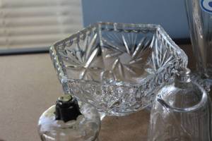 lot 25 image: Vintage and Decorative Collectibles Lot with Glassware and Figurines