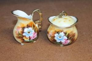 lot 29 image: Assorted Vintage Household and Decorative Items Collection