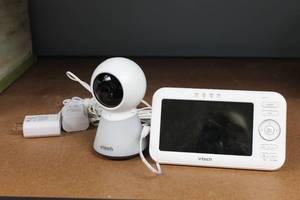 lot 42 image: VTech Baby Monitor with Camera and 5-inch Display