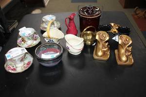 lot 86 image: Collection of Various Decorative Pottery and Porcelain Items