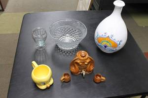 lot 88 image: Lot of Assorted Decorative and Vintage Items