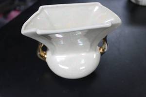 lot 91 image: Assorted Decorative Ceramics and Pottery Lot