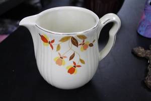 lot 92 image: Assorted Decorative Household Items