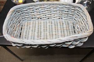 lot 101 image: Assorted Home Decor Collection - Baskets, Candle Holders, Artwork & More