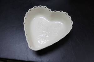 lot 107 image: Lot of Various Decorative Housewares and Collectibles