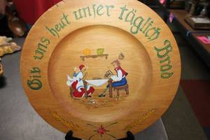 lot B-108 image: Assorted Wooden Dutch Themed Decorative Items Lot
