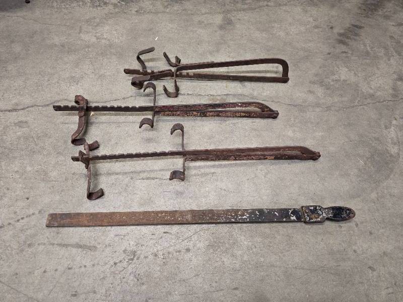 lot 60 image: 3 Vintage cast iron ladder jacksscaffold brackets adjustable and a vintage railroad switch lever (45 long)