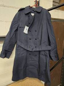 lot 35 image: US Air Force Mens All Weather coat with removal liner - 48L - New (needs laundering) - Navy blue color