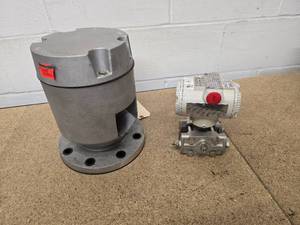 lot 38 image: Winteb 4 WIN2000 Air Pipe Head DN100 and an ABB Instrumentation 600 T Series Pressure Transmitter