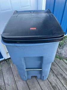 Rubbermaid Rollout Trash Can