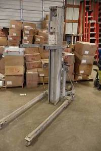 lot 766 image: Genie Superlift Contractor Man Lift SLC24