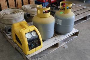 lot 799 image: Stinger Air Conditioning Reclamation System with Accessories