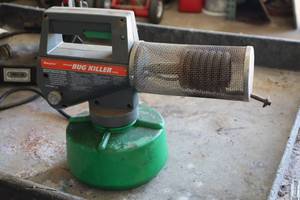 lot 802 image: Burgess Bug Killer Propane Bug Fogger 1443