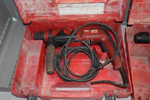 lot 818 image: Hilti Rotary Hammer Drill TE22 with Case