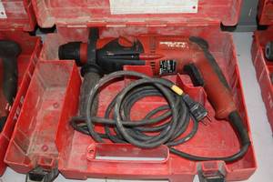 lot 819 image: Hilti 830W 12 Hammer Drill TE25 with Case