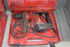 lot 820 image: Hilti Rotary Hammer Drill TE5 with Case