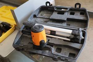 lot 829 image: Johnson Survey Laser with Tripod and Case