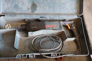 lot 836 image: Bosch Bulldog Roto-Hammer Hammer Drill 11224VSR with Case