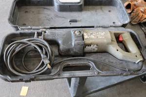 lot 839 image: Porter-Cable Tiger Saw Reciprocating Saw with Case