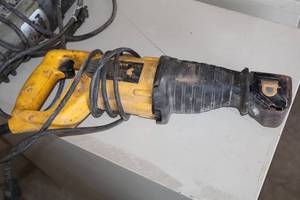 lot 850 image: DeWalt Reciprocating Saw DW303M